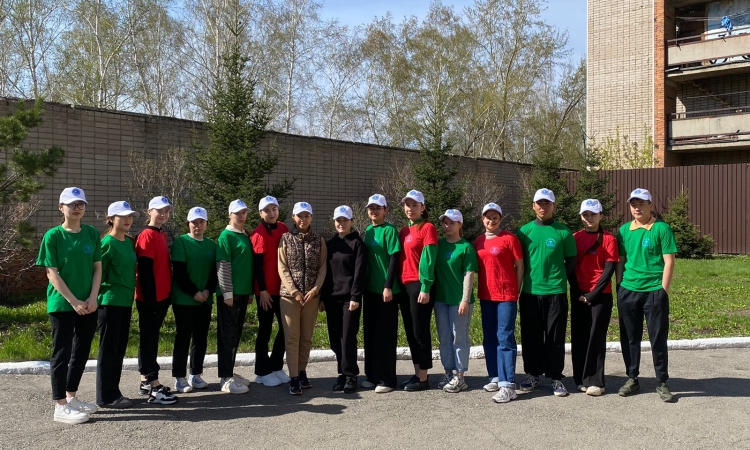 1 мая ко Дню единства народа Казахстана сотрудниками и членами волонтерского клуба “Милосердие” колледжа проведена акция “Біз біргеміз!”